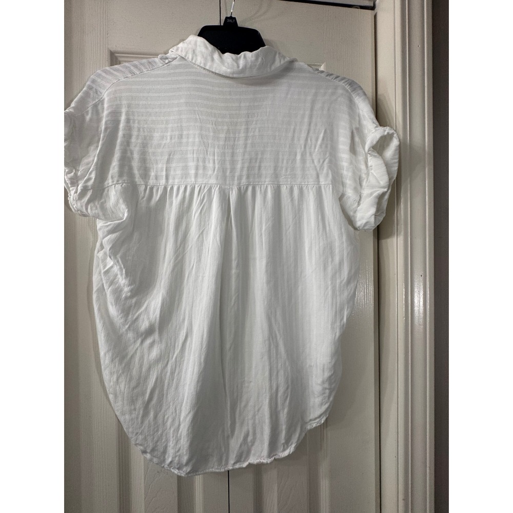 Artistic Works by Lu White Textured Stripe High Low V-Neck Blouse CR2256